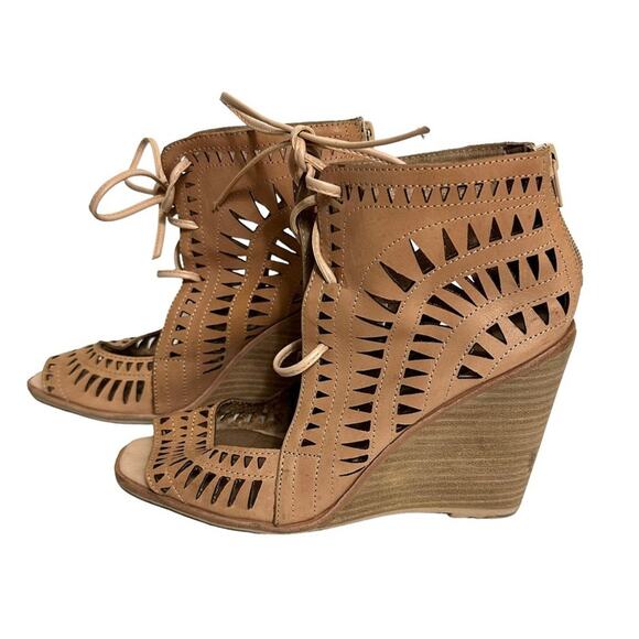 Jeffrey Campbell Laser Cut Beige Leather Rodillo Wedge Sandal size 6 - Picture 2 of 11